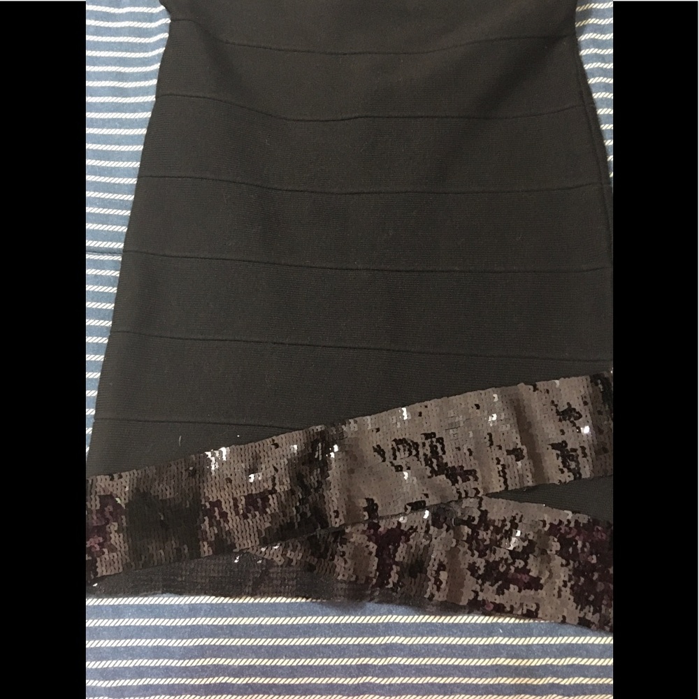 EUC Fitted knit skirt with sequins detail